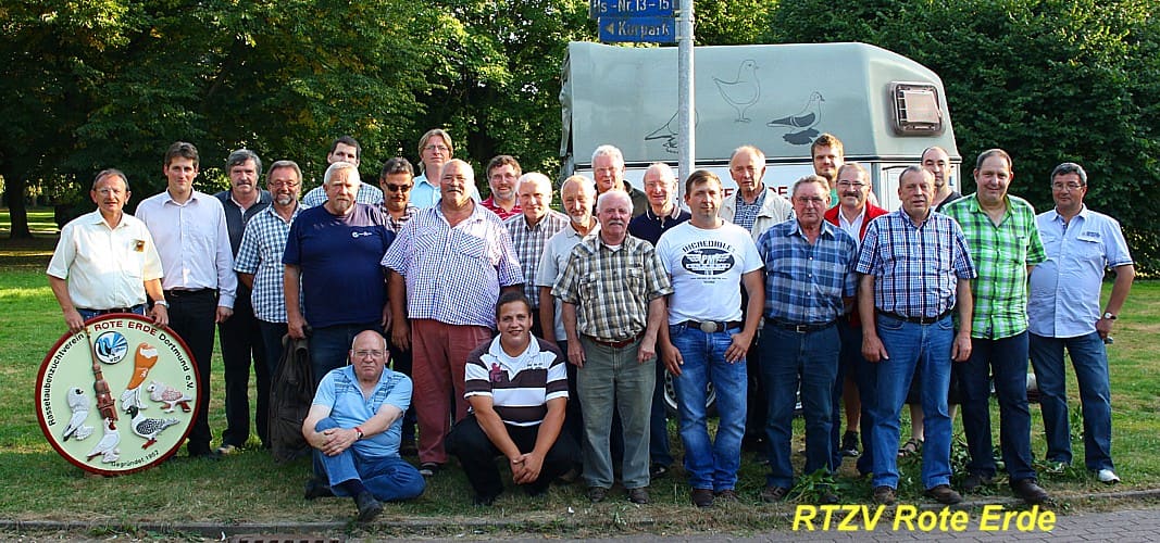 Gruppenfoto der Zuchtfreunde vom Club der Brünner Kröpfer Züchter